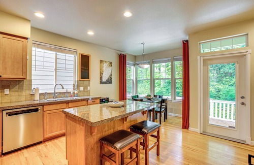Bothell Casa | 3 Mi to Dtwn Bothell: Quaint Family Home w/ Patio