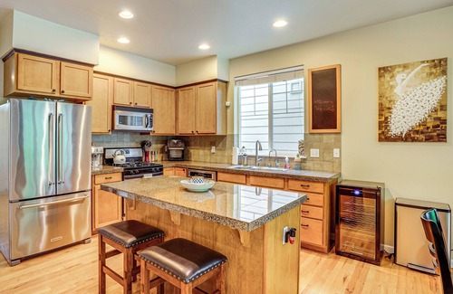 Bothell Casa | 3 Mi to Dtwn Bothell: Quaint Family Home w/ Patio