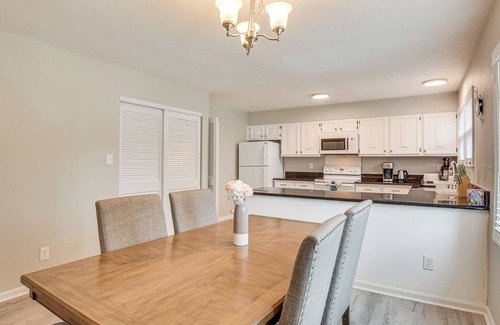 Terry Sanford Casa | 3 Mi to Dtwn Fayetteville: Home w/ Pool Table
