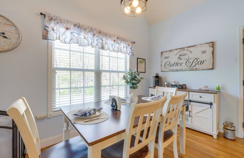 Hiawassee Cabaña | 3 Mi to Dtwn Hiawassee: Mountain Cottage w/ Views