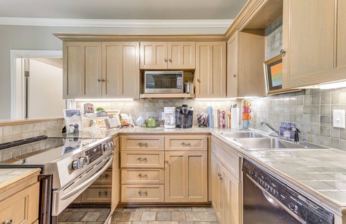 Central Oklahoma City Casa | 3 Mi to Dtwn OKC: Pet-Friendly Paseo Gem!