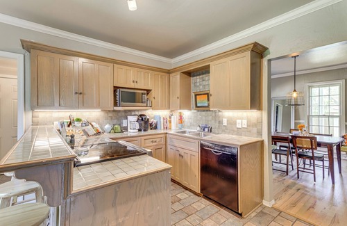 Central Oklahoma City Casa | 3 Mi to Dtwn OKC: Pet-Friendly Paseo Gem!
