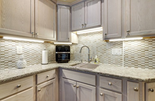 Springfield Casa | 3 Mi to Dtwn: Springfield Home w/ Deck!