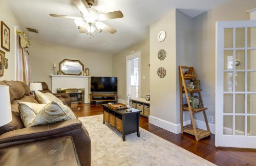 Springfield Casa | 3 Mi to Dtwn Springfield Home with Deck!