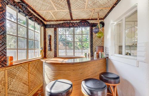 Tampa Casa | 3 Mi to Dtwn Tampa Cottage with Fire Pit!