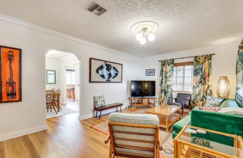 Tampa Casa | 3 Mi to Dtwn Tampa Cottage with Fire Pit!