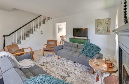 Lexington Apartamento | 3 Mi to Dtwn Updated Retreat with Deck in Lexington