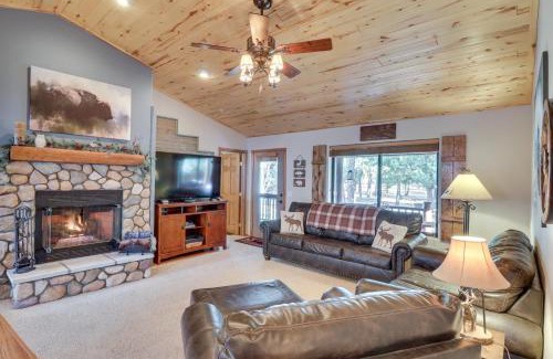 Show Low Casa | 3 Mi to Fool Hollow Lake Cozy Cabin with Fire Pit