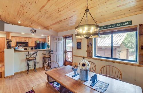 Show Low Casa | 3 Mi to Fool Hollow Lake Cozy Cabin with Fire Pit