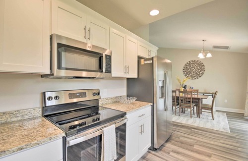 Loris Casa | 3 Mi to Golf: Loris Home w/ Big Private Yard!