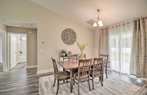 Loris Casa | 3 Mi to Golf: Loris Home w/ Big Private Yard!