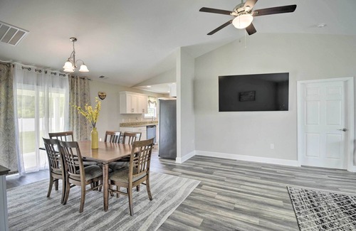 Loris Casa | 3 Mi to Golf: Loris Home w/ Big Private Yard!