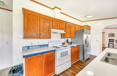 Cane Valley Casa | 3 Mi to Green River Lake: Quiet Farmhouse w/ Yard
