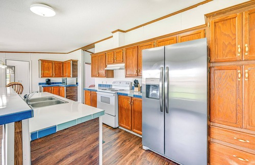 Cane Valley Casa | 3 Mi to Green River Lake: Quiet Farmhouse w/ Yard