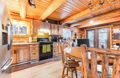 Sterling Cabina | 3 Mi to Kenai River: Secluded Sterling Cabin!
