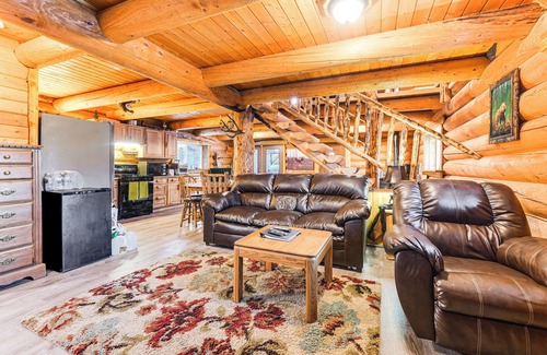 Sterling Cabina | 3 Mi to Kenai River: Secluded Sterling Cabin!