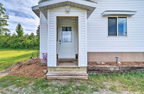 Central Lake Cabaña | 3 Mi to Lake Michigan: The Country Cottage