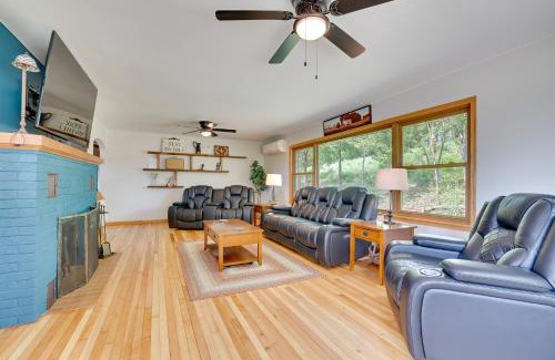 Onalaska Casa | 3 Mi to Lake Onalaska Quaint Home with Prairie View