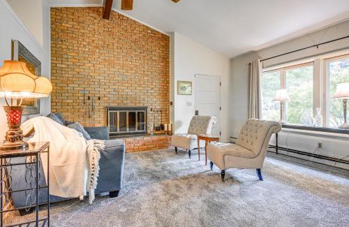Lansing Casa | 3 Mi to Michigan State Duplex with Patio in Lansing
