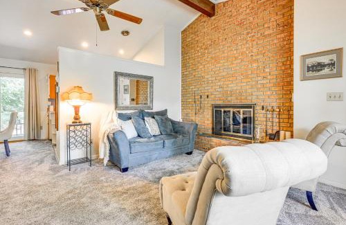 Lansing Casa | 3 Mi to Michigan State Duplex with Patio in Lansing