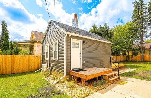 Lansing Apartamento | 3 Mi to Michigan State! Studio with Furnished Deck