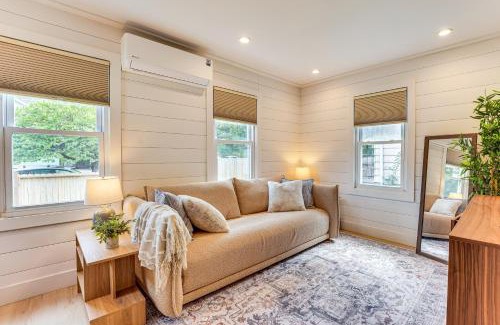 Lansing Casa | 3 Mi to Michigan State Tiny Home with Deck!