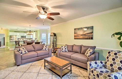 Central Myrtle Beach Apartamento | 3 Mi to Ocean: Myrtle Beach Condo w/ Pool Access!