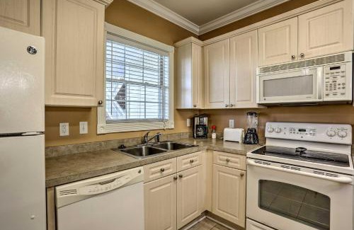 Central Myrtle Beach Apartamento | 3 Mi to Ocean Resort Condo in Myrtle Beach!