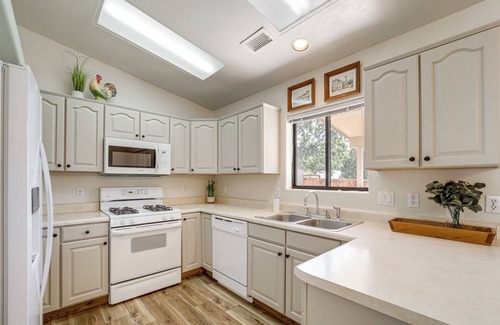 Cottonwood-Verde Village Casa | 3 Mi to Old Town Cottonwood: Quiet Home w/ Patio