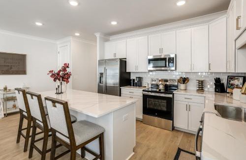 Oxford Casa | 3 Mi to Ole Miss, New Build Inviting Townhome!