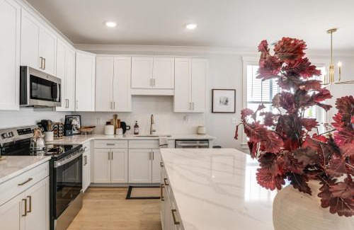Oxford Casa | 3 Mi to Ole Miss, New Build Inviting Townhome!