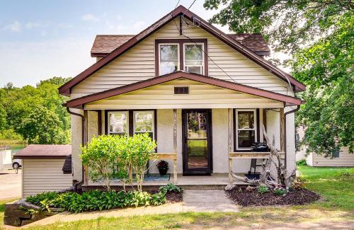 Waterloo Apartamento | 3 Mi to Seneca Lake Couples Apt with River Access