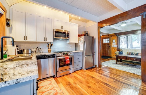 Truckee Cabaña | 3 Mi to Skiing: Retreat w/ Deck in Tahoe Donner!