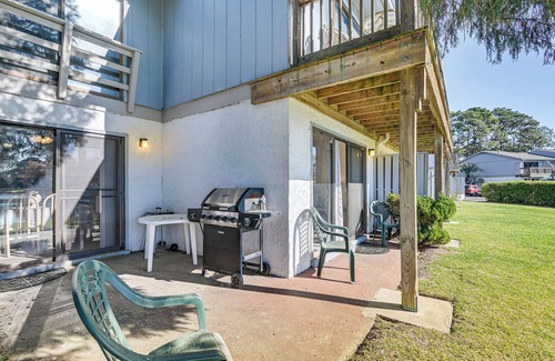 Myrtle Beach Apartamento | 3 Mi to Surfside Beach & Pier: Townhome w/ Balcony