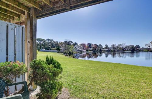 Myrtle Beach Apartamento | 3 Mi to Surfside Beach and Pier Townhome with Balcony