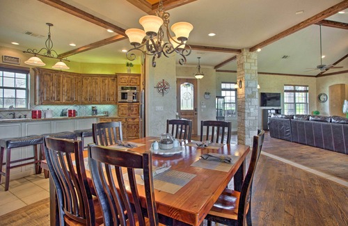 Weston Casa | < 3 Mi to Texas Tulips: Pilot Point Home w/ Patio