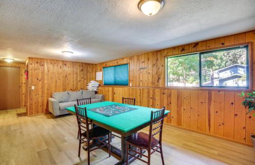 South Hills Casa | 3 Mi to U of O Pet-Friendly Home with Covered Deck!