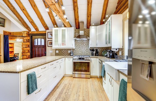 Sunderland Cabina | 3 Mi to UMass Amherst: Peaceful New England Cabin