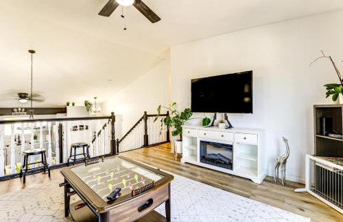 West Lincoln Casa | 3 Mi to UNL and Memorial Stadium Home with Large Yard