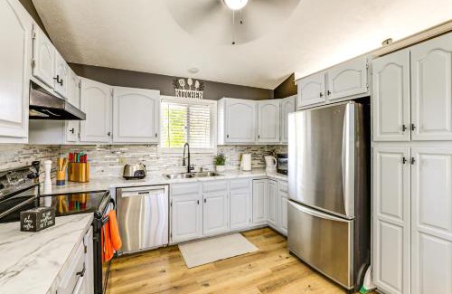 West Lincoln Casa | 3 Mi to UNL and Memorial Stadium Home with Large Yard