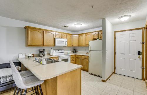 Morgantown Apartamento | 3 Mi to WVU Condo with Deck in Morgantown