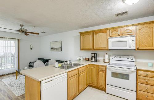 Morgantown Apartamento | 3 Mi to WVU Condo with Deck in Morgantown