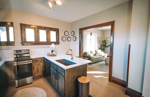 Sioux Falls Casa | 3 Min to downtown & Falls Park, 10 min to Airport - Clean King Bed Home
