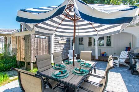 West Yarmouth Casa | 3 Min Walk to Beach Large Fenced Yard
