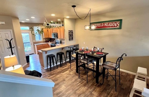 Troutdale Casa | 3-Min walk to McMenamins Edgefield