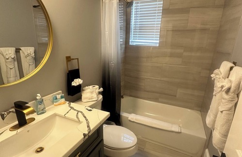 Fairgrounds Casa | 3 mins from French Quarters, Superdome, and Downtown.w booking for 3 day minimum
