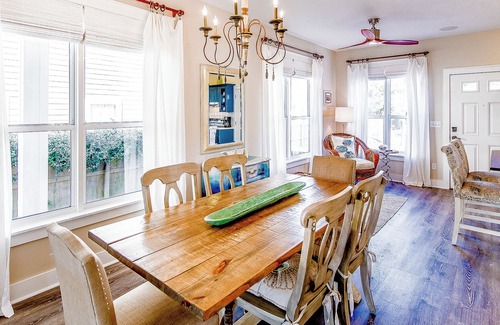 Village of Sugar Beach Casa | Southern Breeze - Acogedor Seagrove Home- ¡Bicis y tablas de paddle incluidas!