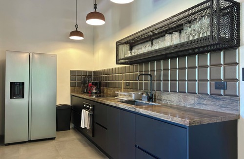 Malpaís Apartamento | 3 minutes from the tide pools &ocean with pool