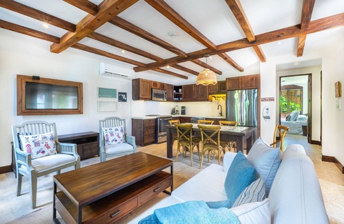 Las Catalinas Apartamento | 3 Minute Walk to the Beach, Fountain & Patio at Las Catalinas