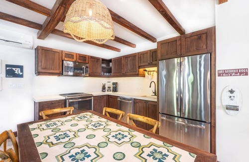 Las Catalinas Apartamento | 3 Minute Walk to the Beach, Fountain & Patio at Las Catalinas